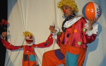 Teatrul „Vasilache” din Botoșani este …