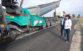 Covor asfaltic nou pe drumul …