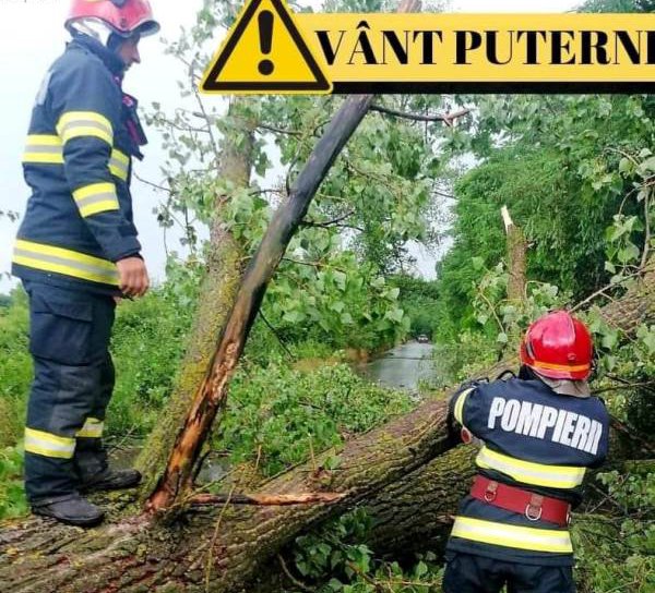 Populația din județul Botoșani avertizată prin sistemul Ro-Alert: Cod portocaliu de vânt