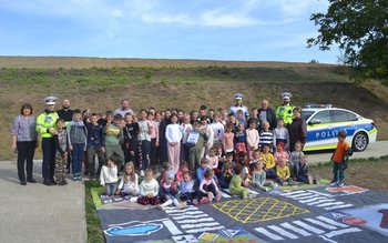 Surpriză pentru școlarii și preșcolarii …