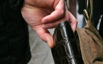 Femeie reținută pentru 24 de …