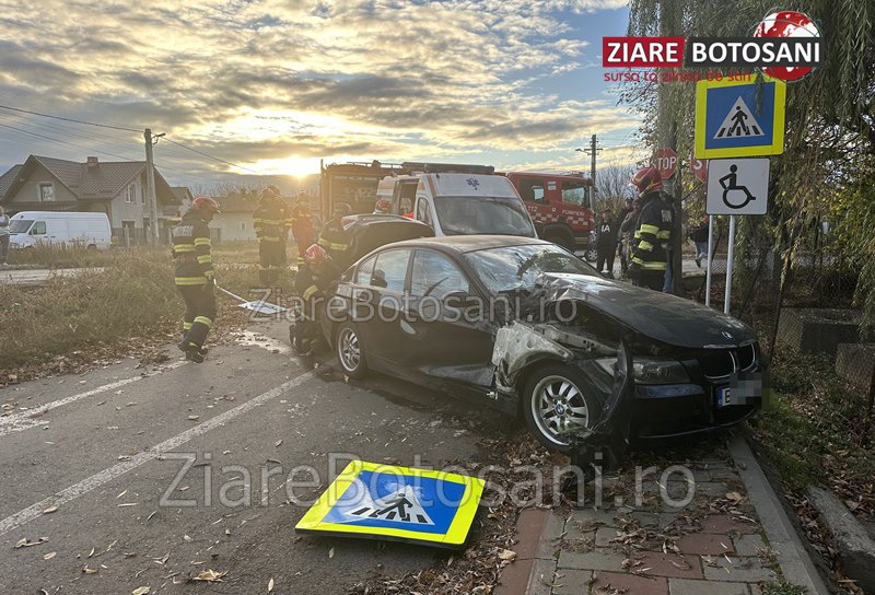 Mașină izbită de tren la Dorohoi! Neatenția unui șofer putea crea o tragedie - FOTO