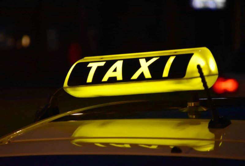 Polițiștii continuă acțiunile împotriva taximetriei ilegale. Un bărbat din Corni a fost amendat și a rămas și fără permis de conducere