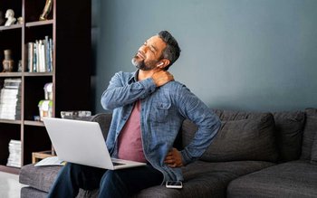 Trosnirea gâtului poate provoca formarea …