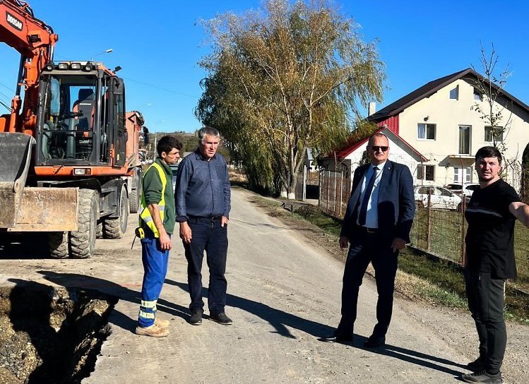Consiliul Județean continuă lucrările de reparații și întreținere a rețelei de drumuri județene din județul Botoșani – FOTO