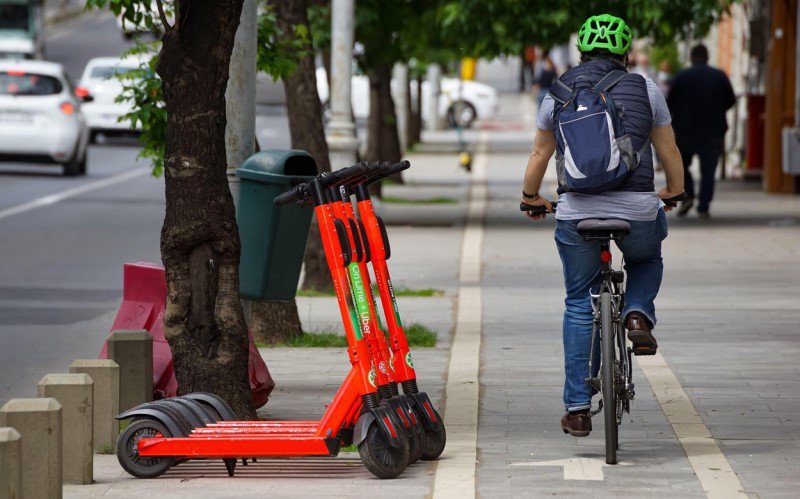 Se schimbă Codul Rutier! Noi reguli pentru cei care au trotinete electrice și biciclete