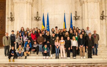 Elevi recompensați cu o vizită …