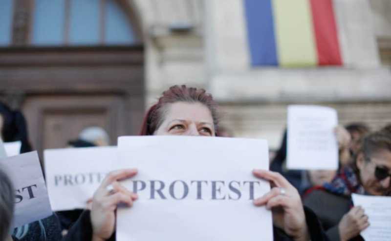 Angajații Casei de Pensii Botoșani au intrat în cea de-a doua săptămână de grevă