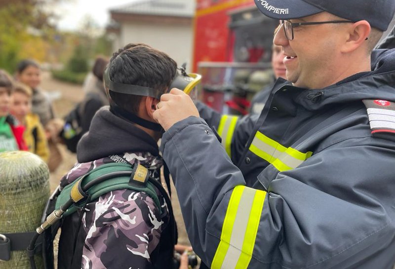 Exercițiu: evacuare în caz de cutremur, urmat de incendiu - FOTO