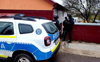 Percheziții la persoane bănuite de …