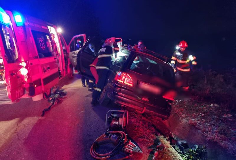 Accident la Vorona! Un bărbat a ajuns la spital după ce s-a răsturnat cu mașina într-un șanț