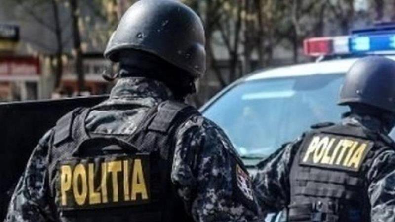 300 de pachete de țigarete găsite de polițiști în urma unor percheziții la persoane bănuite de contrabandă