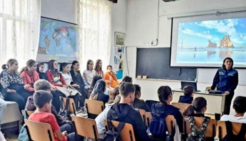 Implicare a polițiștilor botoșăneni în activități preventiv-educative în colaborare cu școlile din județ