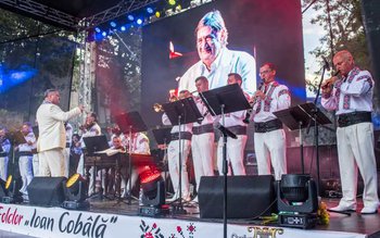 Spectacol susținut de Rapsozii Botoșanilor …