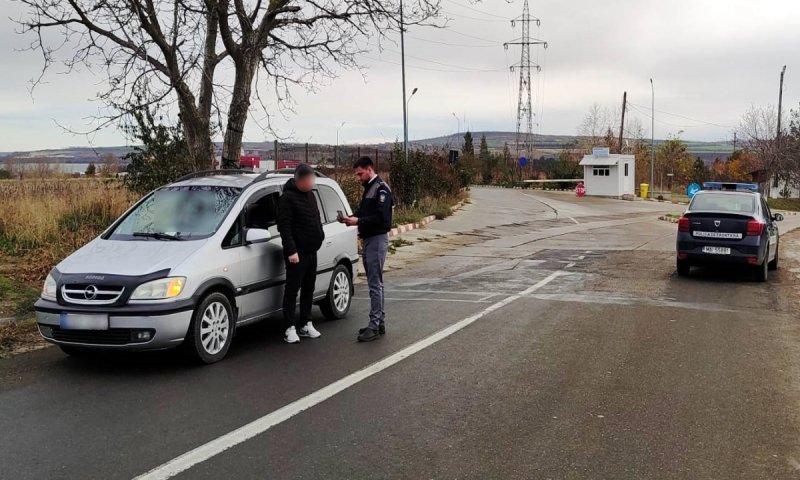 Tânăr de 23 de ani, cu dublă cetățenie, depistat de polițiștii de frontieră când conducea un autoturism fără permis