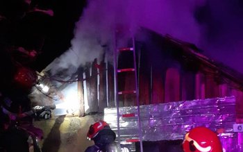 Bărbat rămas fără acoperiș deasupra …