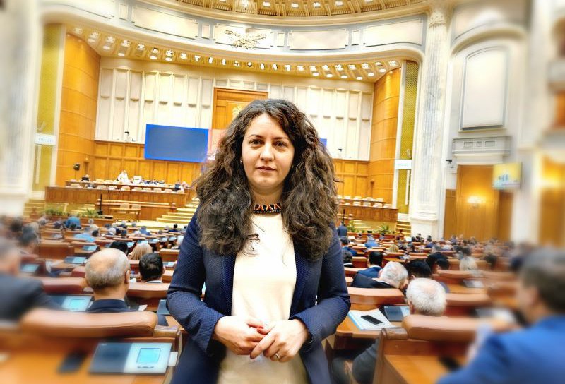 Alexandra Huțu: „Suntem datori să îi onorăm prin gesturi, fapte și atitudini demne pe eroii și veteranii din cele două Războaie Mondiale.”