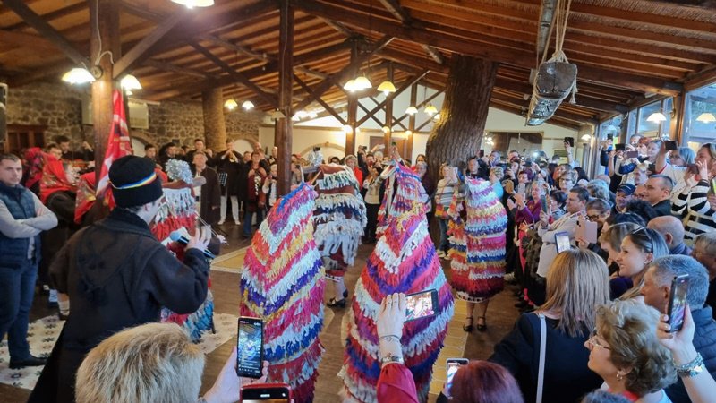 Ansamblul „Mugurelul-Mărgineanca” a sărbătorit Ziua Națională a României în Sardinia-Italia - FOTO