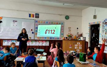 Polițiștii botoșăneni alături de copii, …