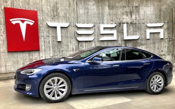 Tesla recheamă în service peste …