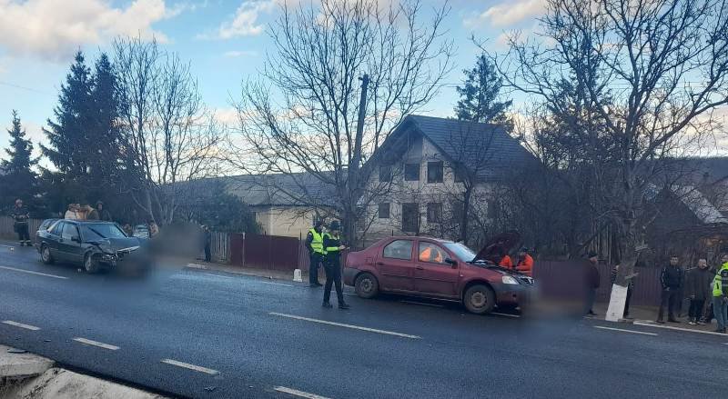 Trei persoane au ajuns la spital în urma unui accident produs pe raza localității Cotu - FOTO