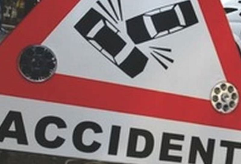 Accident la Copălău! O autoutilitară de curierat rapid s-a răsturnat pe drumul E58