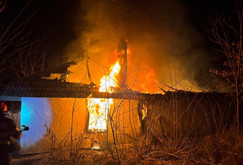 O femeie din Corlăteni și-a pierdut viața într-un incendiu izbucnit în noaptea dintre ani - FOTO