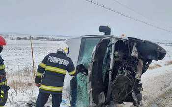 Două persoane rănite într-un accident …