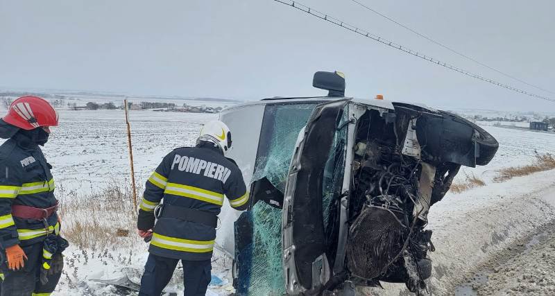 Două persoane rănite într-un accident rutier produs pe raza localității Huțani