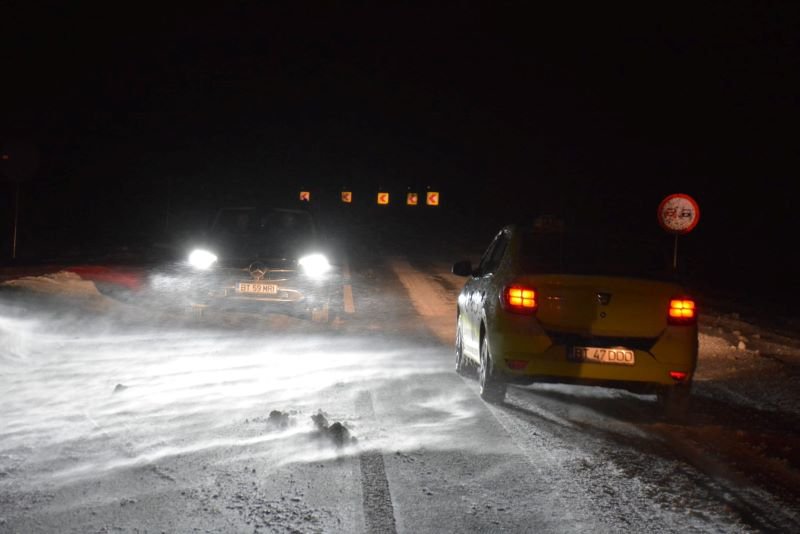 47 de utilaje de deszăpezire intervin pentru a menține deschise drumurile naționale și județene din Botoșani - FOTO