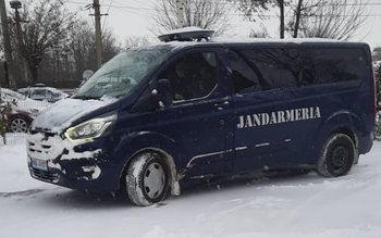 Femeie fără adăpost ajutată de …