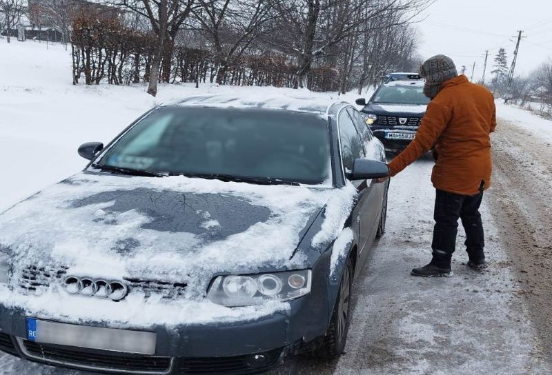 Tânăr de 26 de ani, din Cristinești, depistat de polițiștii de frontieră la volan, deși avea permisul suspendat