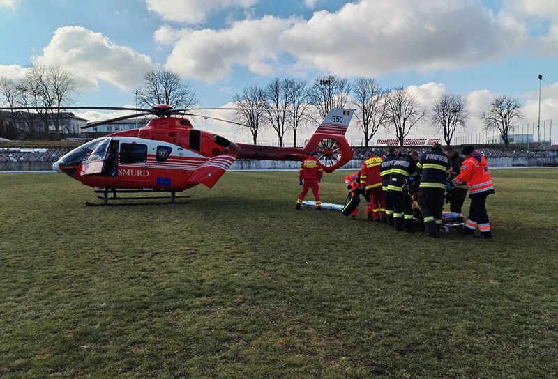 Bărbat din Dorohoi preluat de urgență de elicopterul SMURD - FOTO