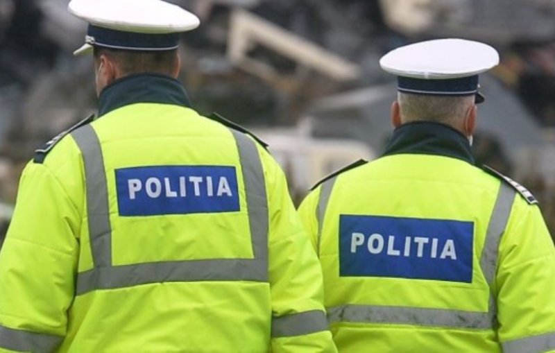 Doi polițiști din Botoșani bătuți cu bestialitate pe stradă de opt tineri