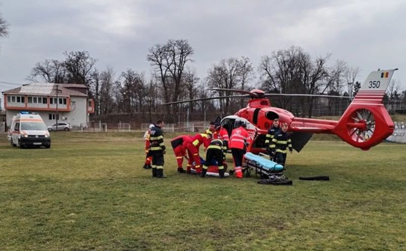 Bărbat de 69 de ani preluat de urgență de elicopterul SMURD de la Dorohoi