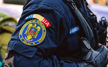 Doi bărbați, posibil drogați, veniți …