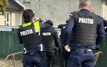 Percheziții domiciliare la persoane bănuite …