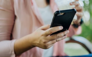 Cei care au telefoane mobile …