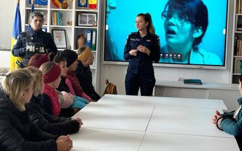 Poliţiştii botoşăneni alături de părinți …