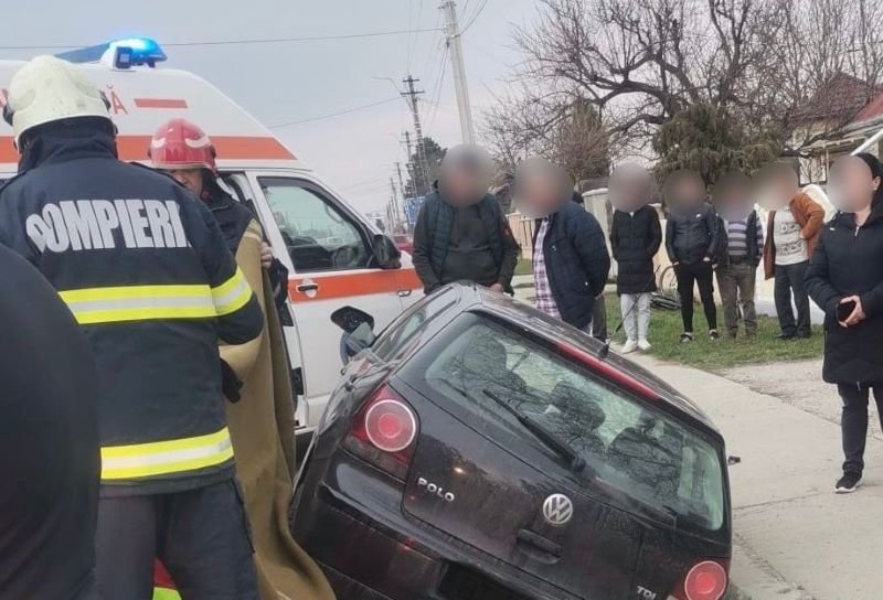 Accident rutier tragic pe drumul Botoșani – Suceava! O femeie și-a pierdut viața după ce mașina în care se afla s-a izbit de un cap de pod