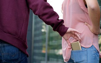 O femeie a fost jefuită …