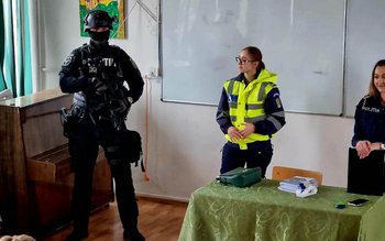 Caravana promovării profesiei de poliţist …