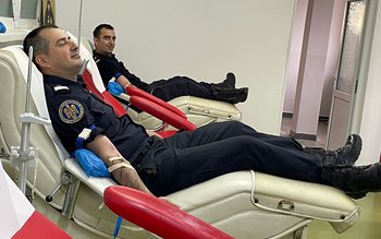 Uneori propria viață stă în …