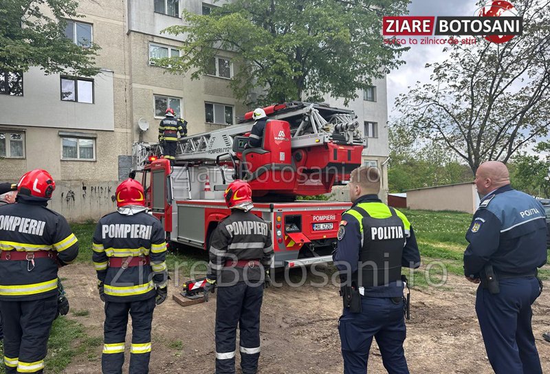 Autorități puse în alertă după ce un copil a rămas blocat într-un apartament din Dorohoi. Pompierii au intervenit cu autoscara - FOTO