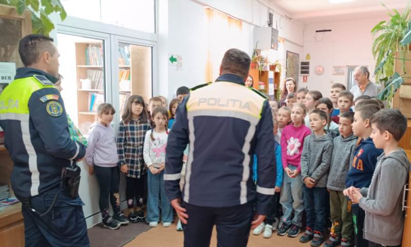 Activități preventive ale polițiștilor din Flămânzi la Școala Gimnazială „Ion Bojoi”
