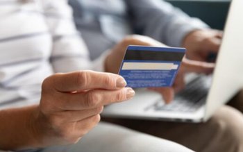 Clienţii unei mari bănci din …