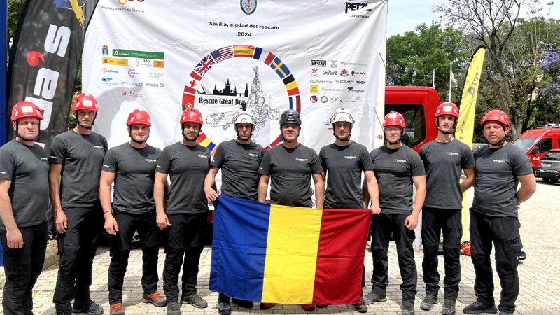 Un pompier botoșănean a făcut parte din echipa de alpiniști a IGSU la un concurs internațional - FOTO