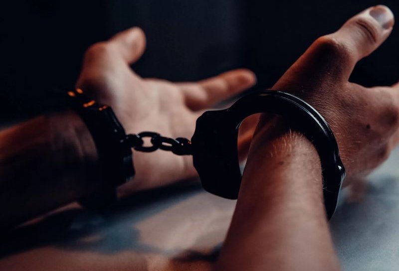 Bărbat reținut și escortat către Penitenciarul Botoșani pentru furt calificat