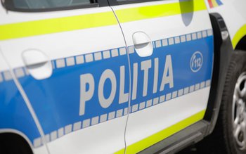 Un bărbat care s-a prezentat …