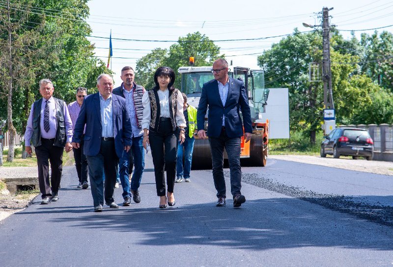 Covor asfaltic nou pe drumul județean Vorona – Joldești - FOTO